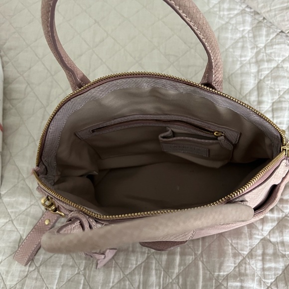 Beautiful shape, soft leather, soft color - Picture 3 of 6